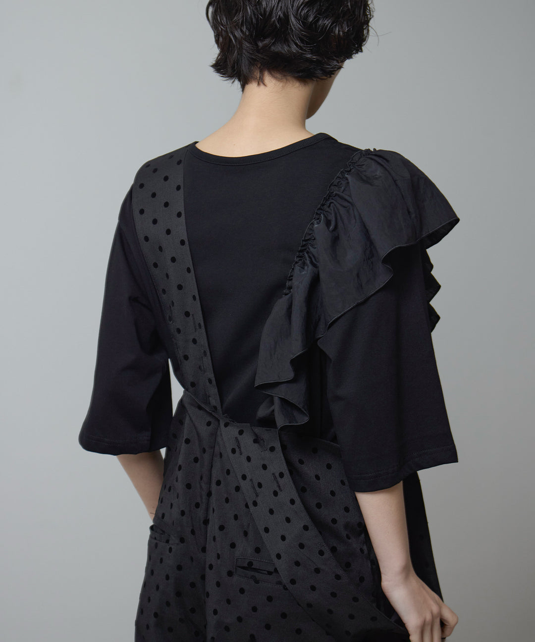 [2SET]Asymmetry Frill Over Tee + Wide Strap Dot Saropetto