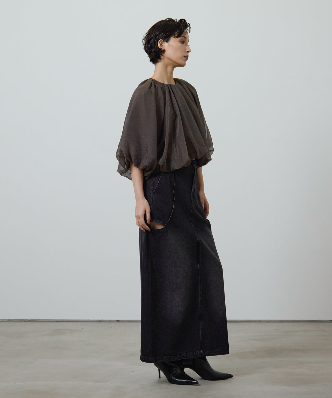 [2SET]Balloon Gather Sheer Blouse + Hole Denim Skirt