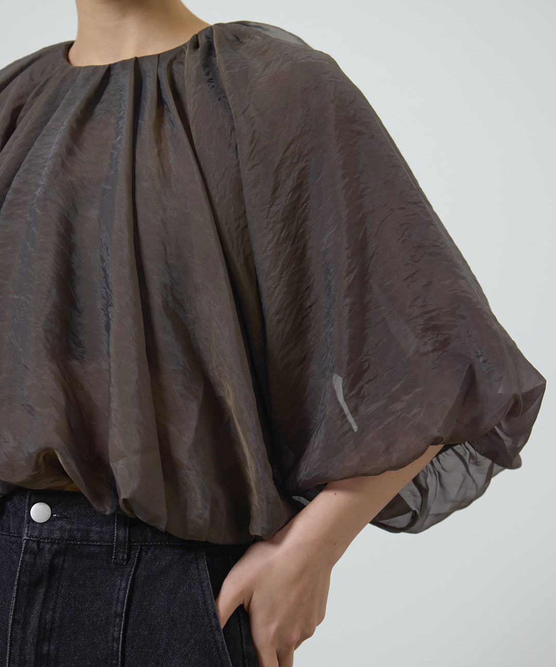 [2SET]Balloon Gather Sheer Blouse + Hole Denim Skirt