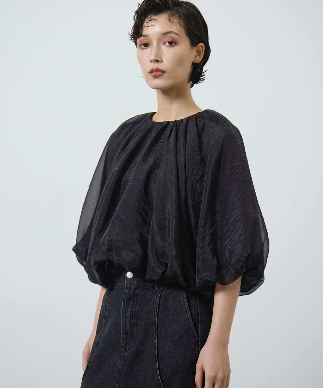 [2SET]Balloon Gather Sheer Blouse + Hole Denim Skirt