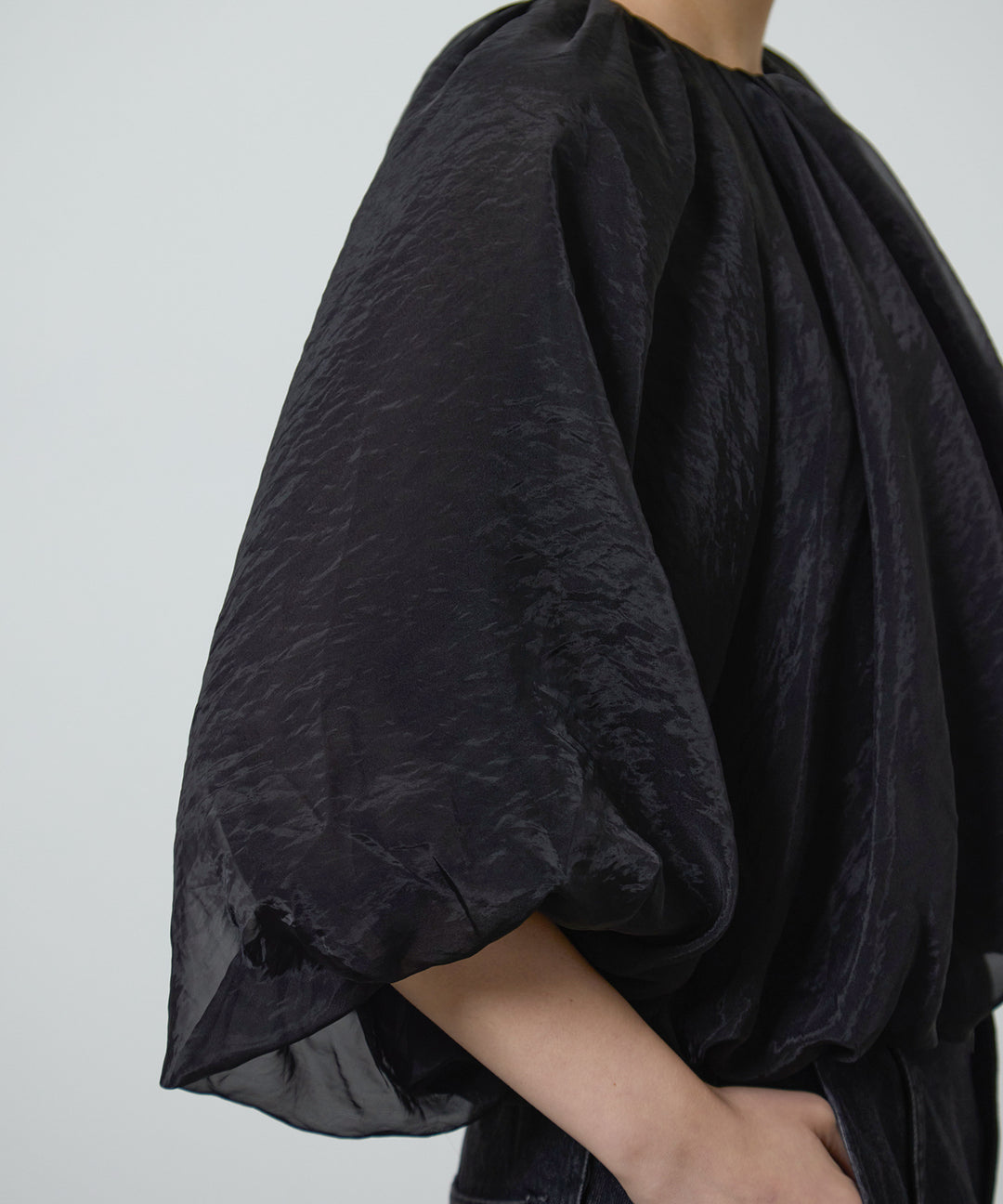[2SET]Balloon Gather Sheer Blouse + Hole Denim Skirt