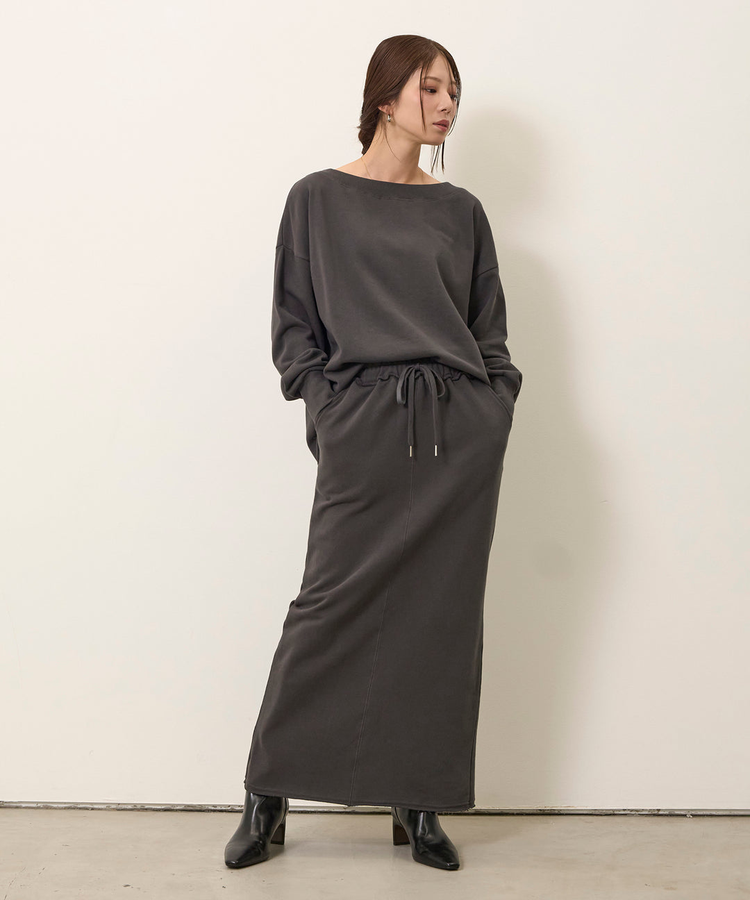[SET]Off Shoulder Sweat Top+Sweat Straight Skirt