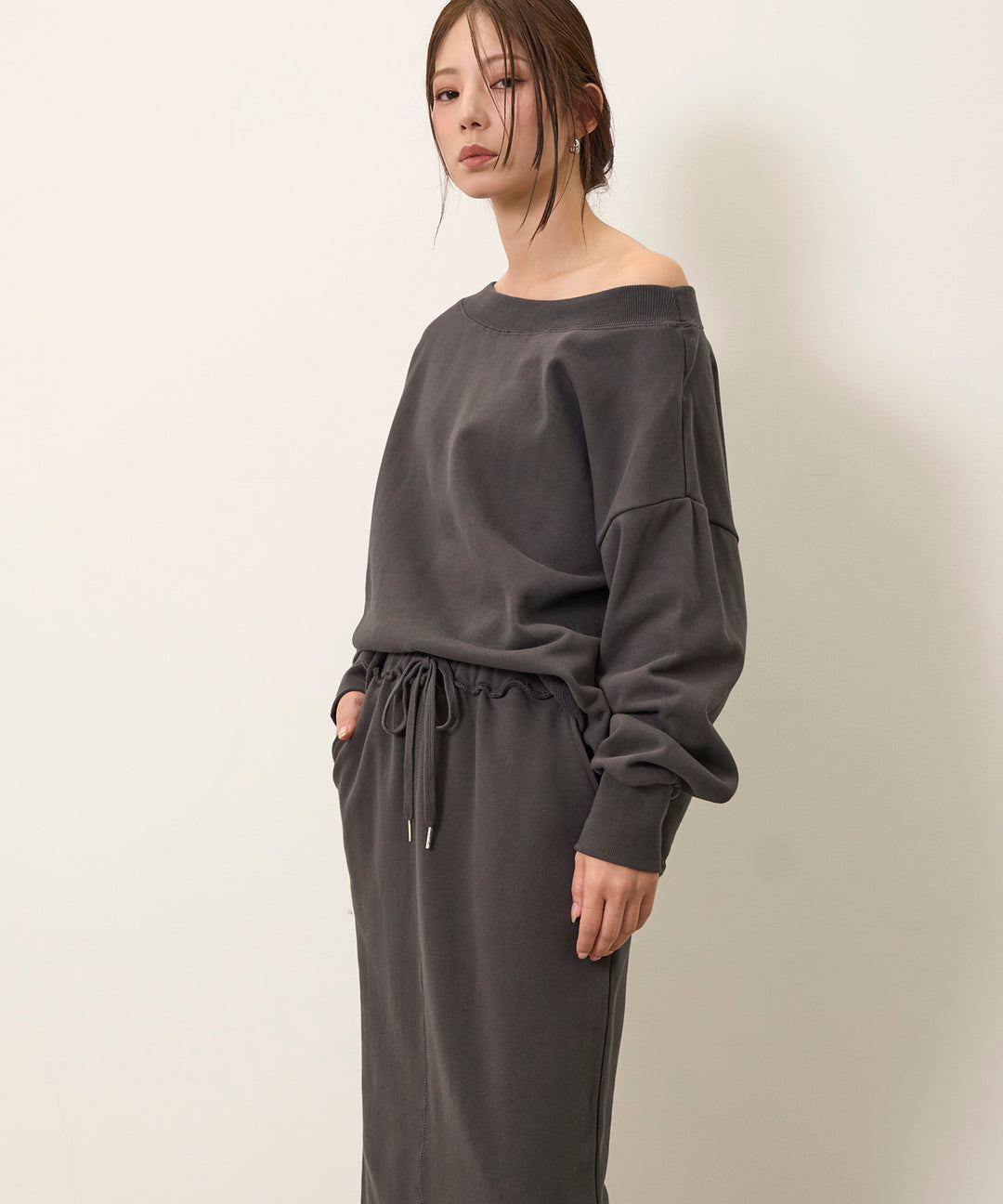 [SET]Off Shoulder Sweat Top+Sweat Straight Skirt