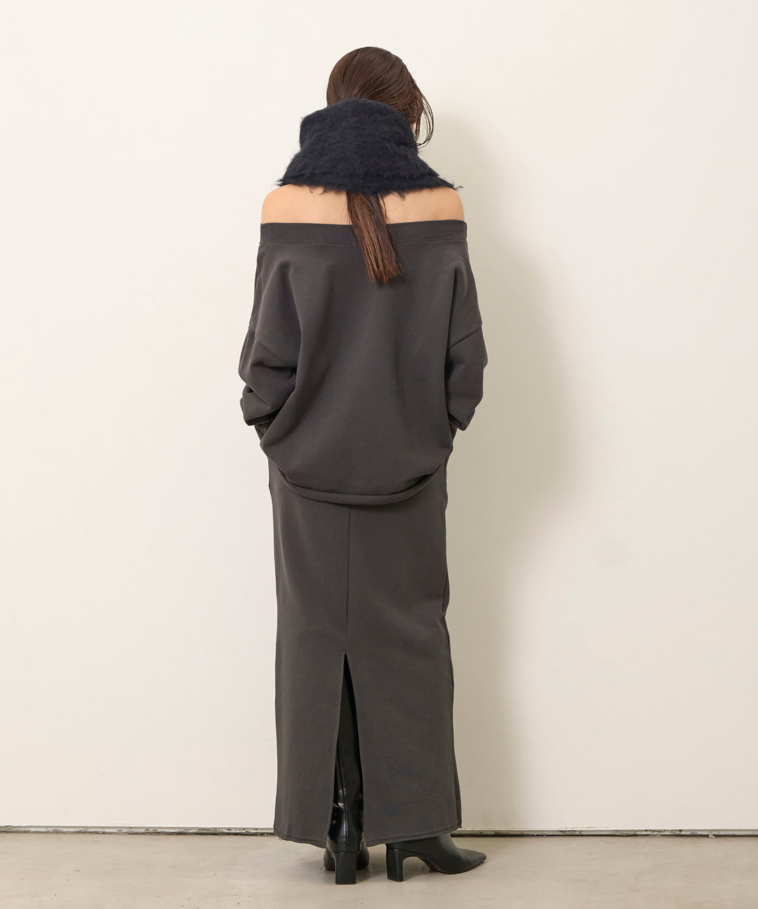 [SET]Off Shoulder Sweat Top+Sweat Straight Skirt