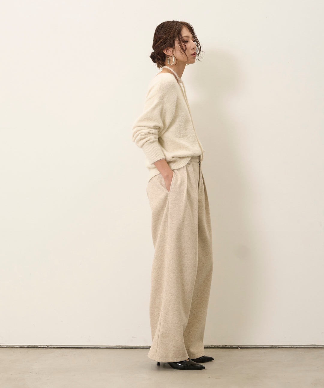 [SET]Choker Feather Round Knit+Wool Like Tuck Trousers