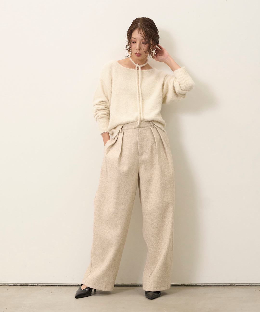 [SET]Choker Feather Round Knit+Wool Like Tuck Trousers