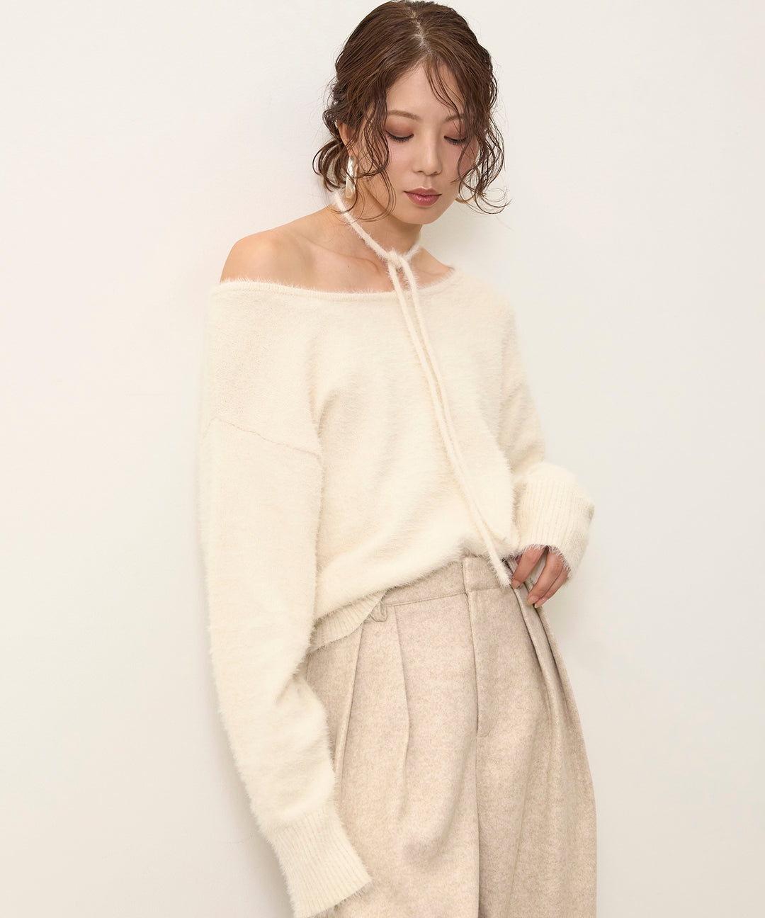 [SET]Choker Feather Round Knit+Wool Like Tuck Trousers