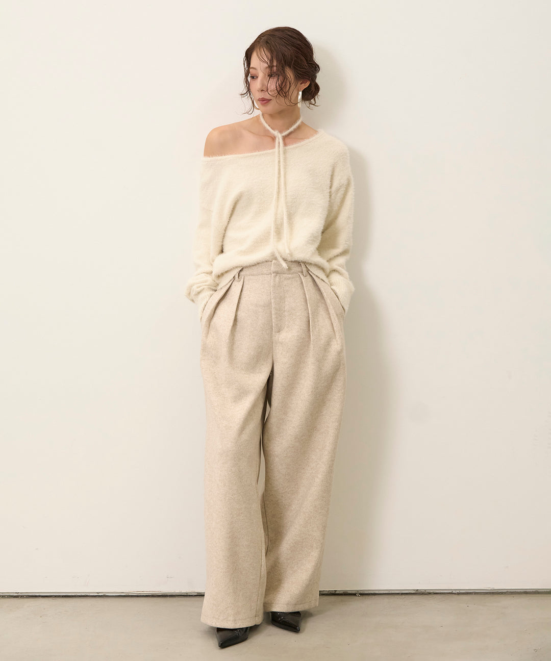 [SET]Choker Feather Round Knit+Wool Like Tuck Trousers