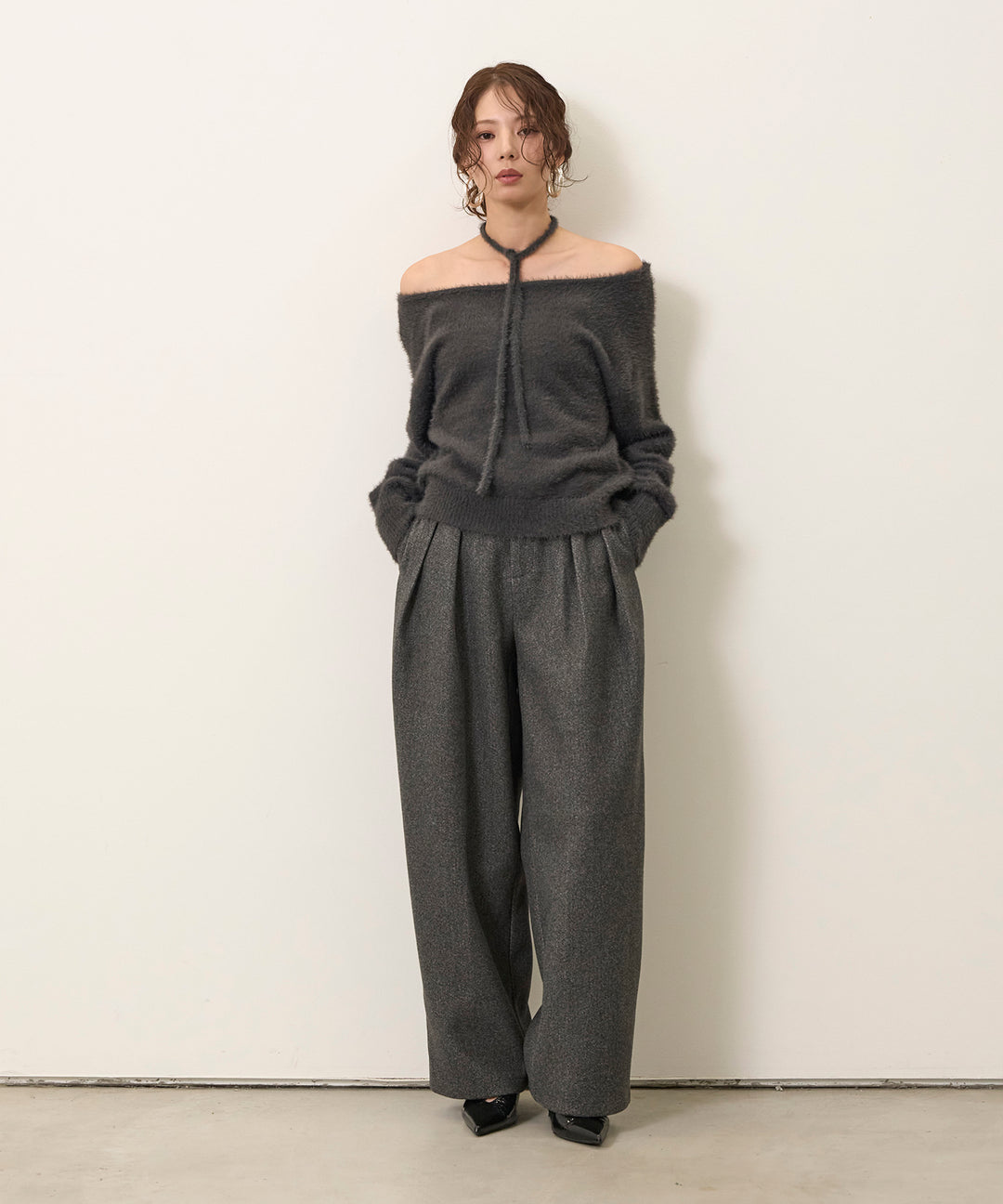 [SET]Choker Feather Round Knit+Wool Like Tuck Trousers