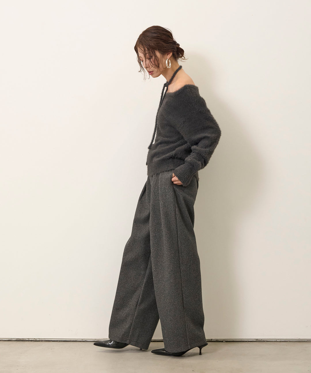 [SET]Choker Feather Round Knit+Wool Like Tuck Trousers