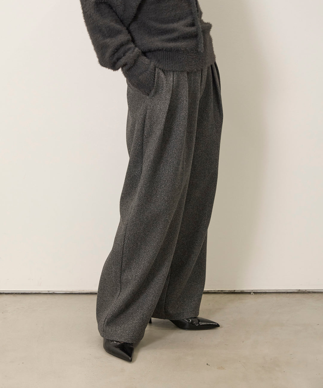 (eliuu)Wool Like Tuck Trousers