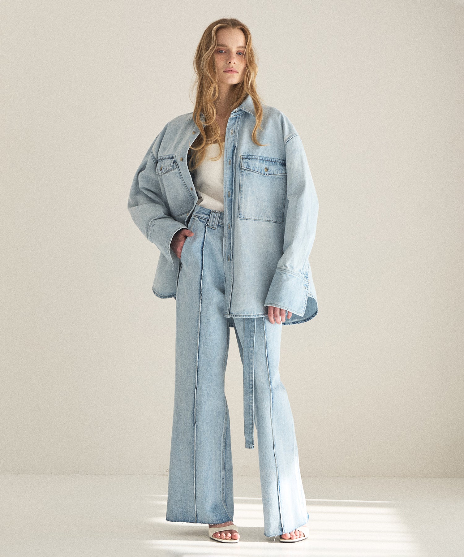 Pintuck Semiwide ICE Bleach Jeans – MIELI INVARIANT