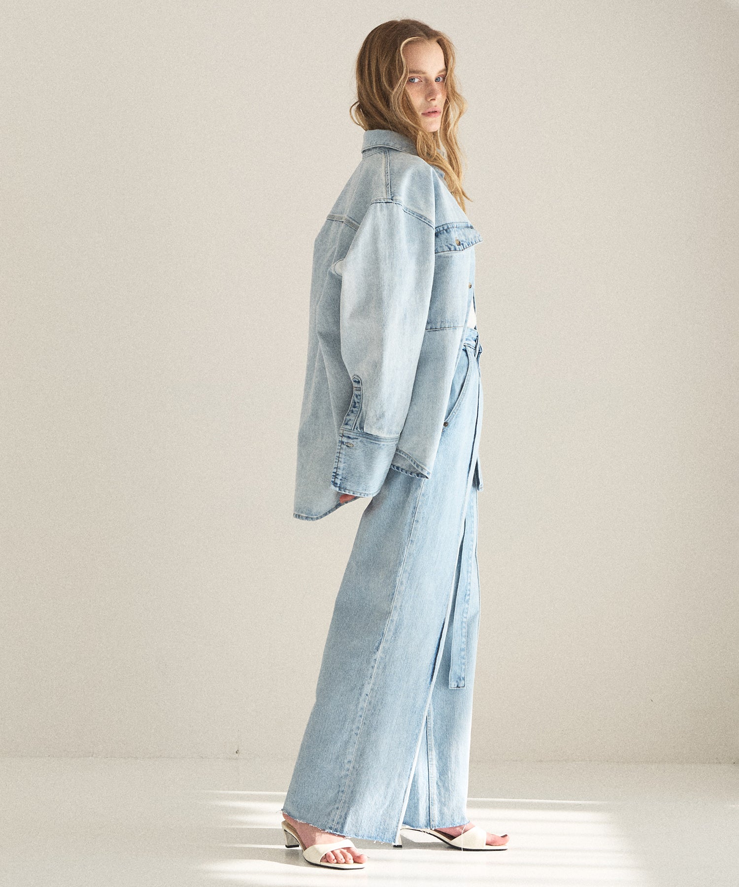 Pintuck Semiwide ICE Bleach Jeans – MIELI INVARIANT