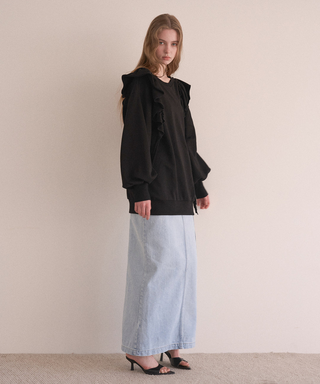 Droopy Frill Sweat Tops