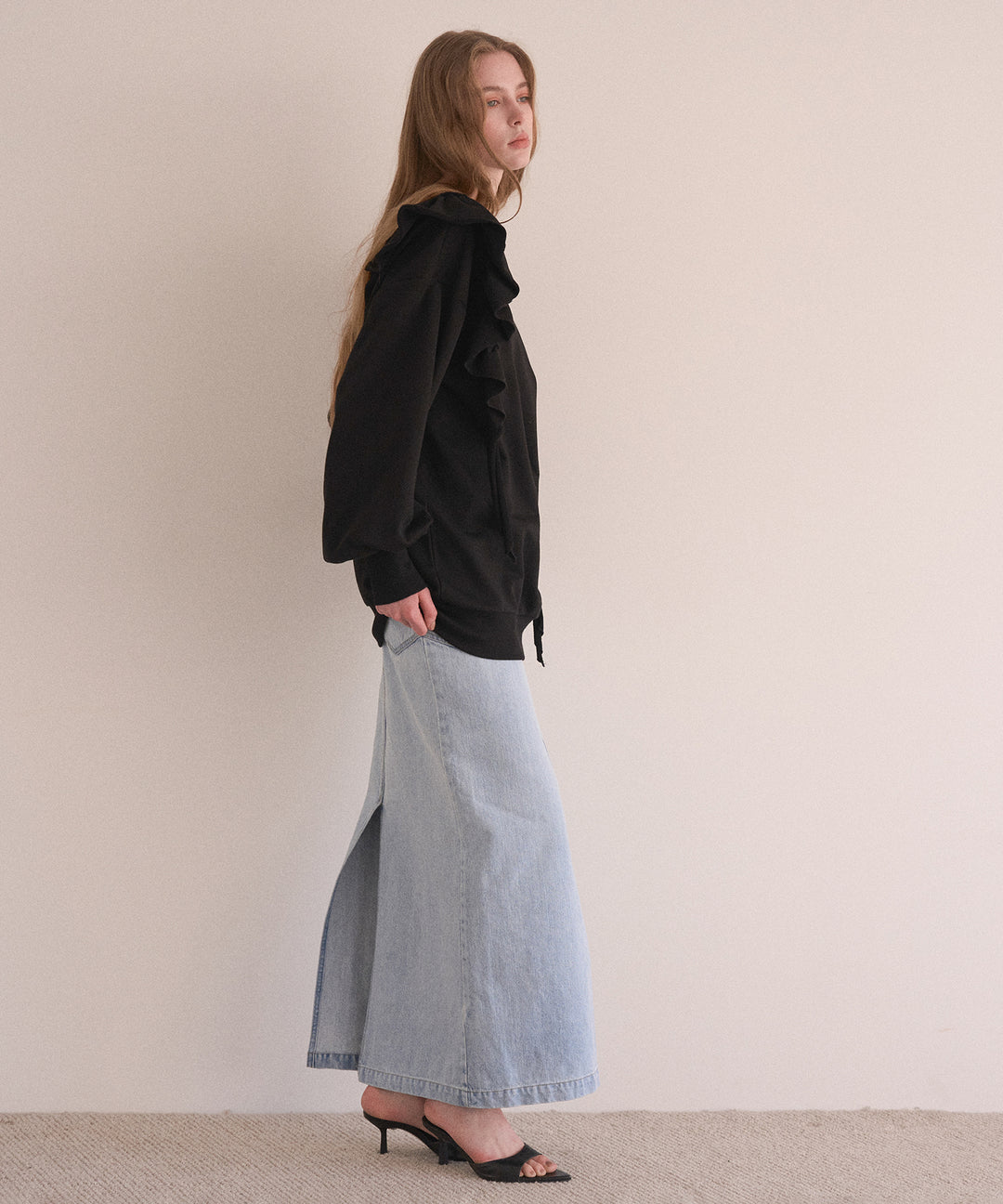Droopy Frill Sweat Tops