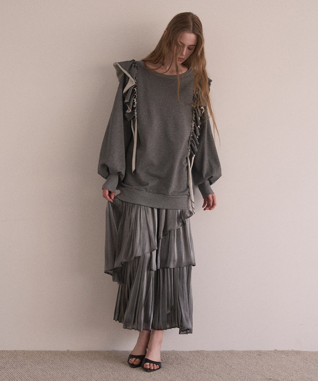 Droopy Frill Sweat Tops