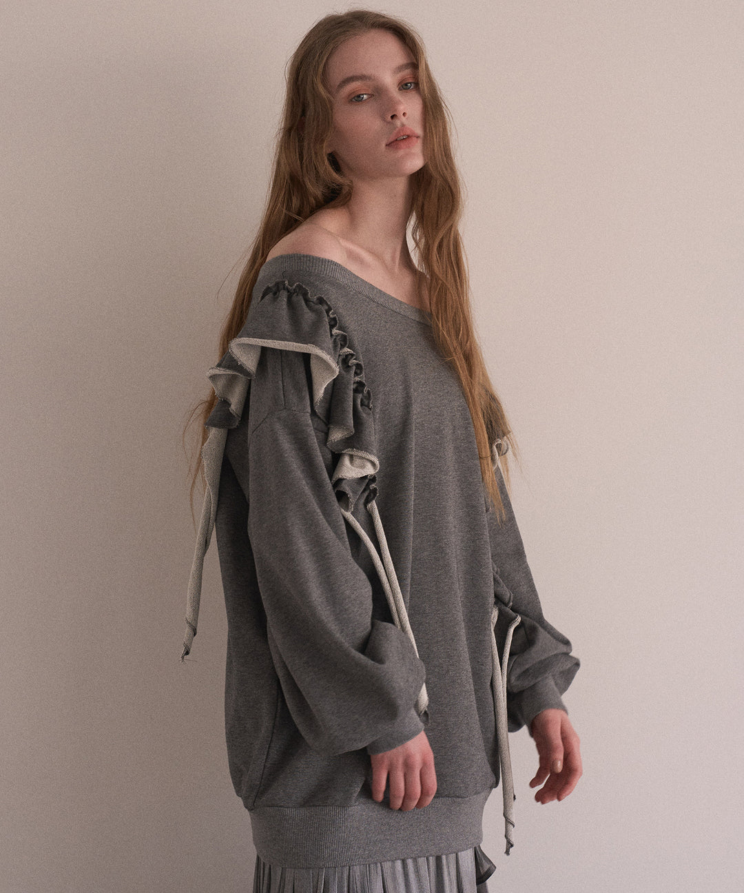 Droopy Frill Sweat Tops