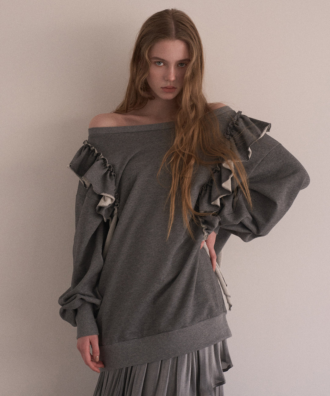 Droopy Frill Sweat Tops