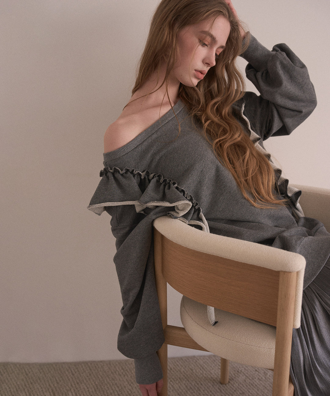 Droopy Frill Sweat Tops