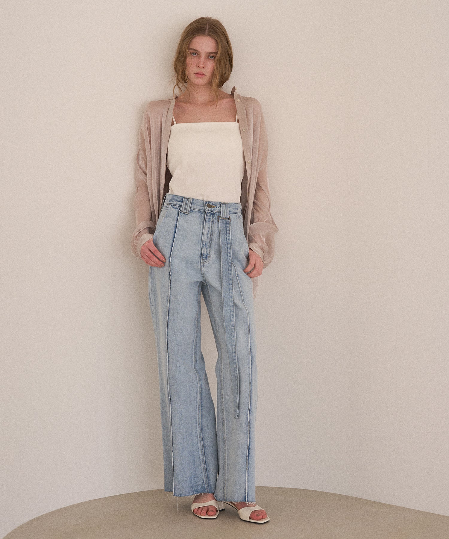Pintuck Semiwide ICE Bleach Jeans – MIELI INVARIANT