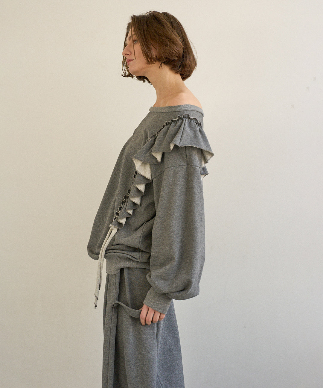 Droopy Frill Sweat Tops