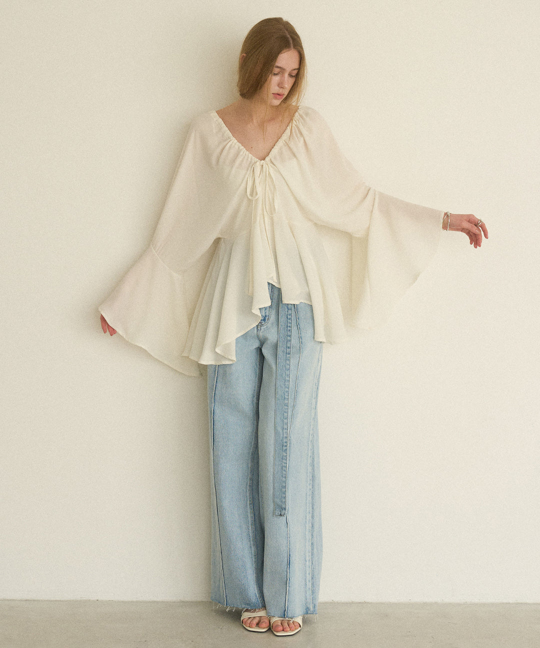 Pintuck Semiwide ICE Bleach Jeans