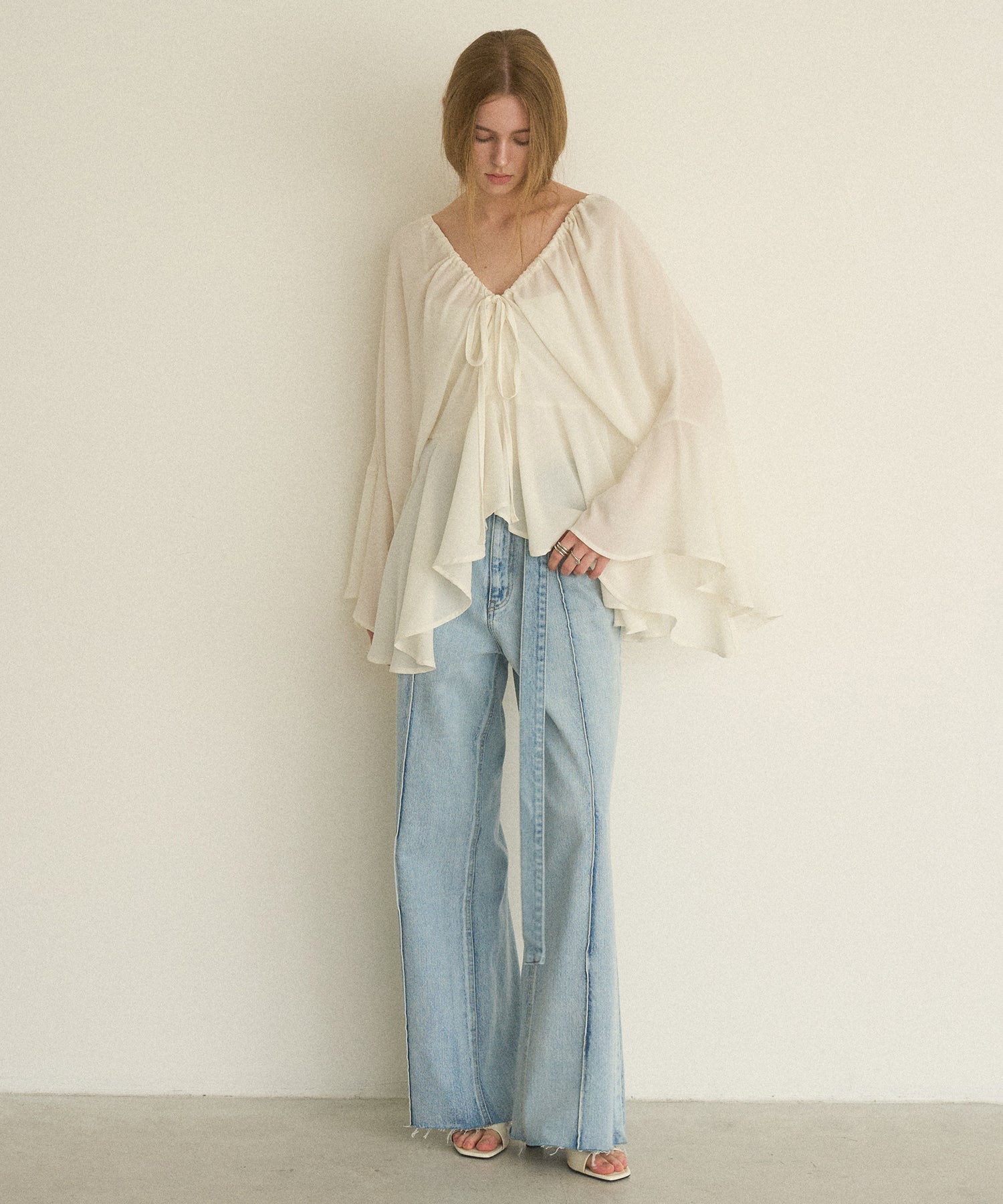 Pintuck Semiwide ICE Bleach Jeans – MIELI INVARIANT