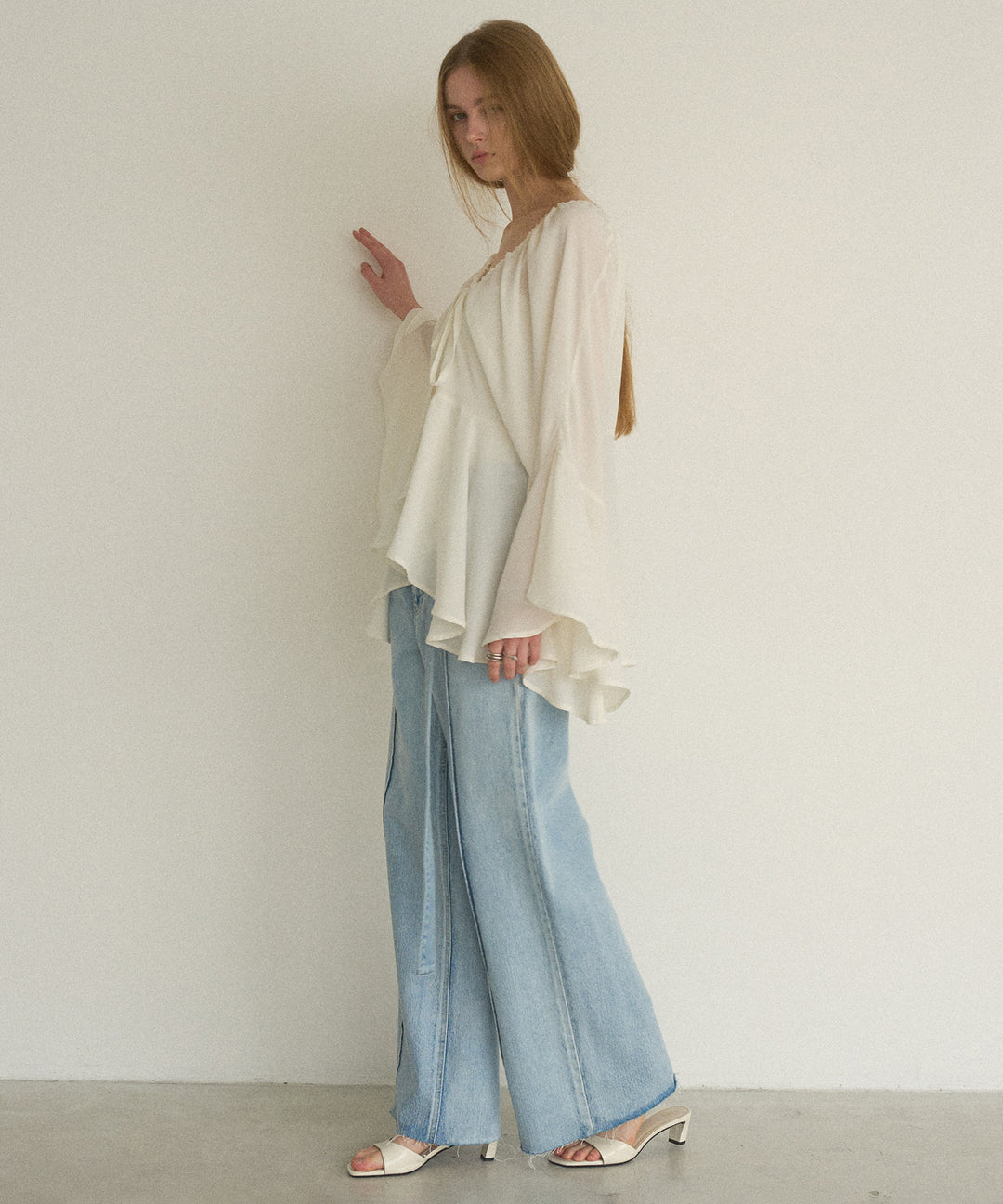 Pintuck Semiwide ICE Bleach Jeans