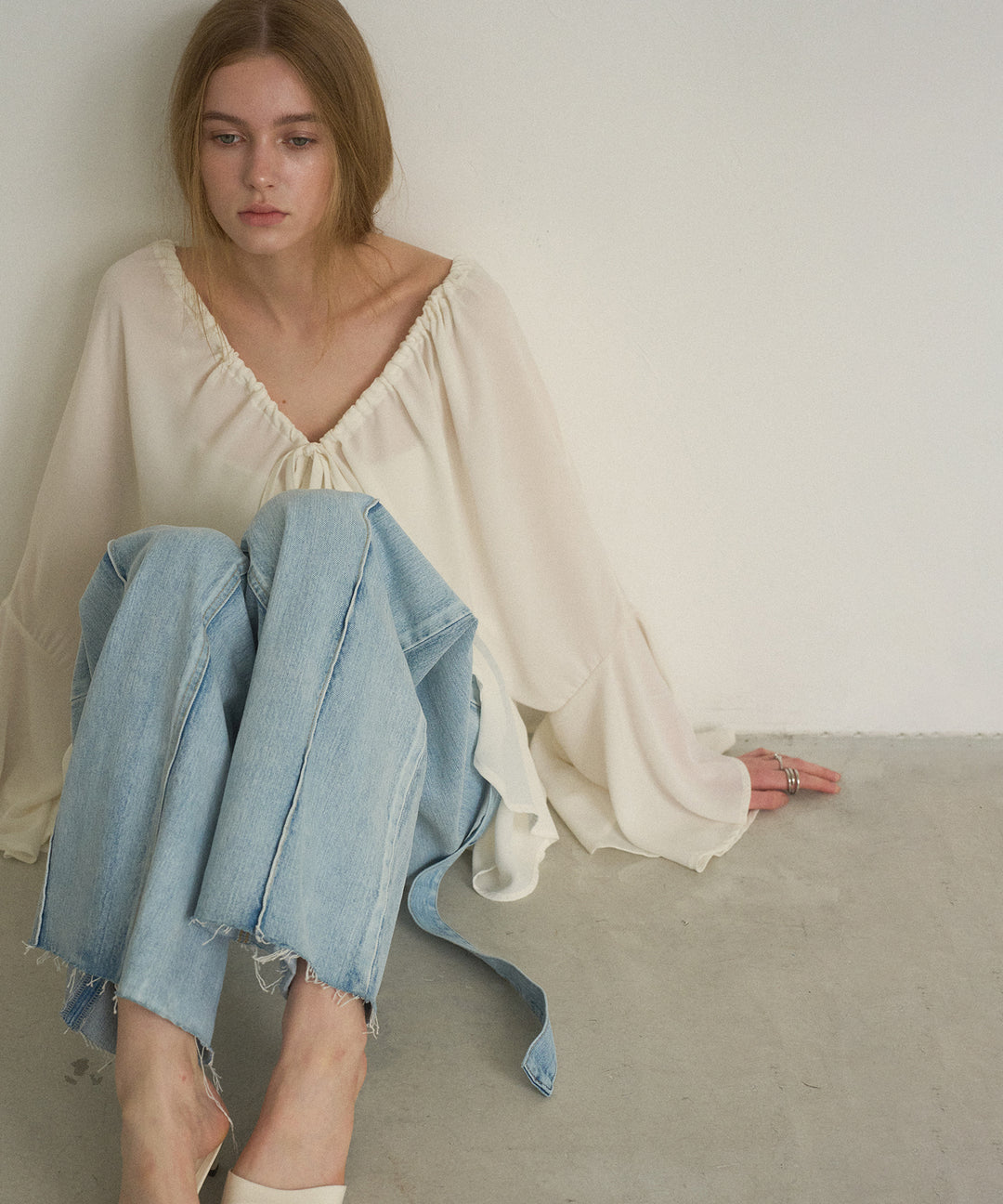 Pintuck Semiwide ICE Bleach Jeans