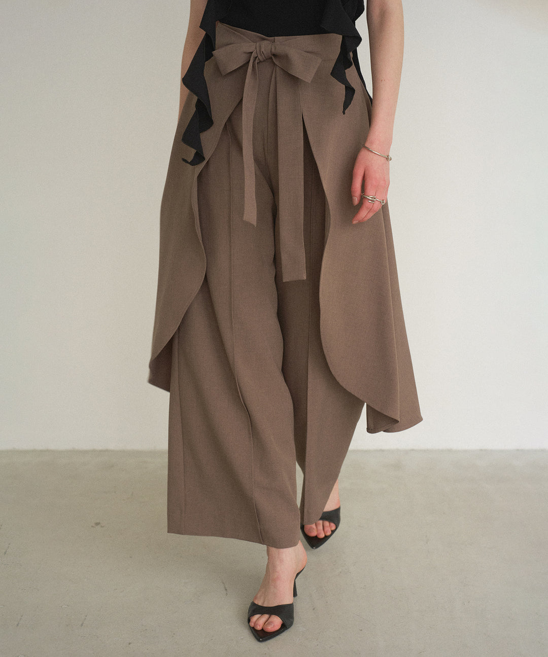 Cape Ribbon Pintuck Pants