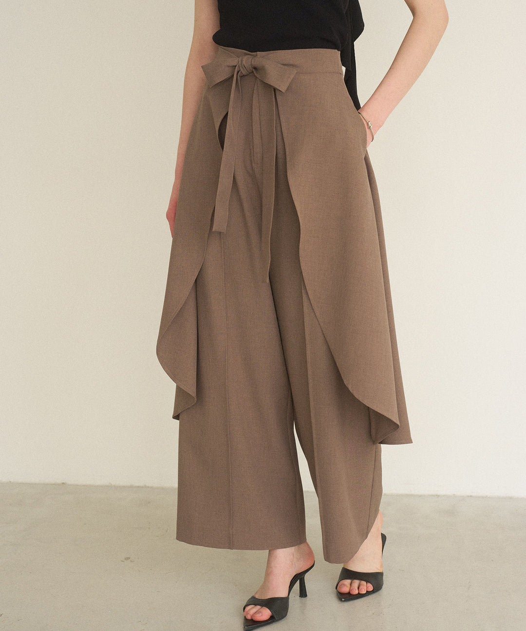 Cape Ribbon Pintuck Pants