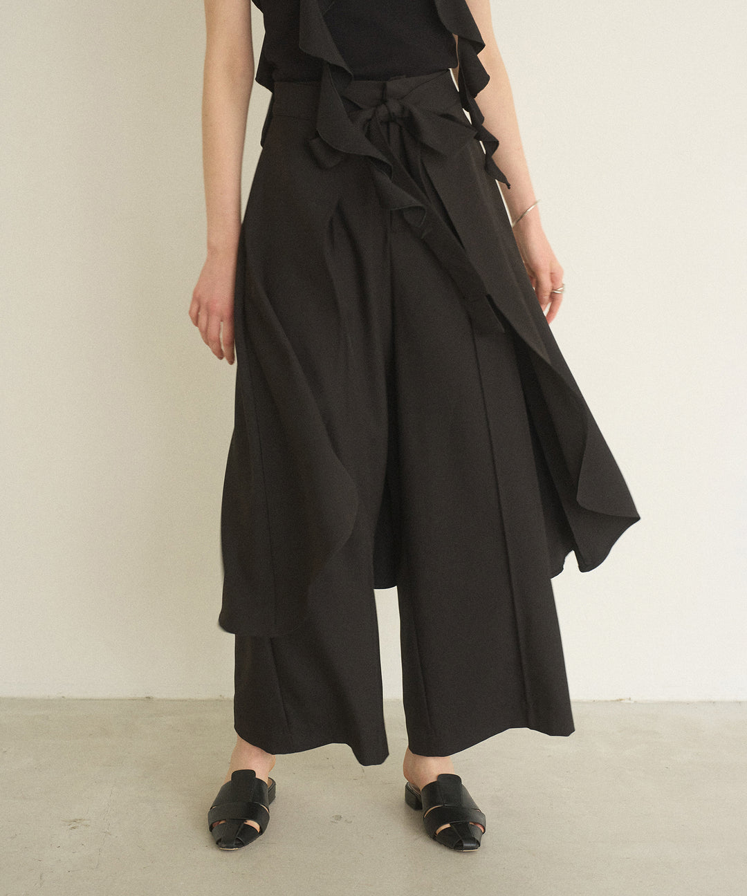Cape Ribbon Pintuck Pants