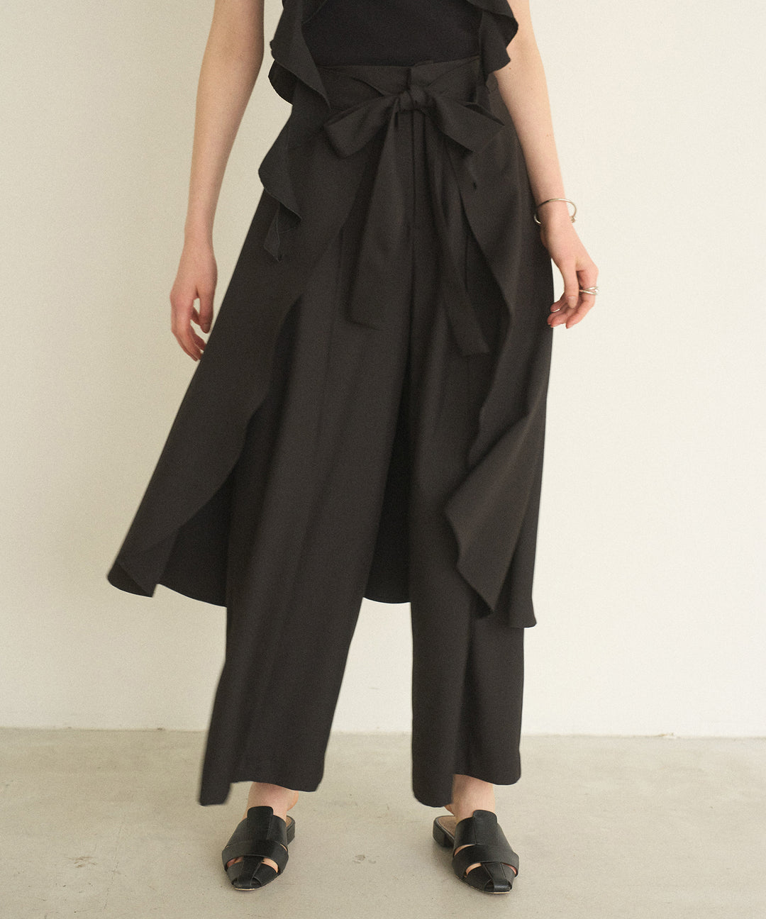 Cape Ribbon Pintuck Pants