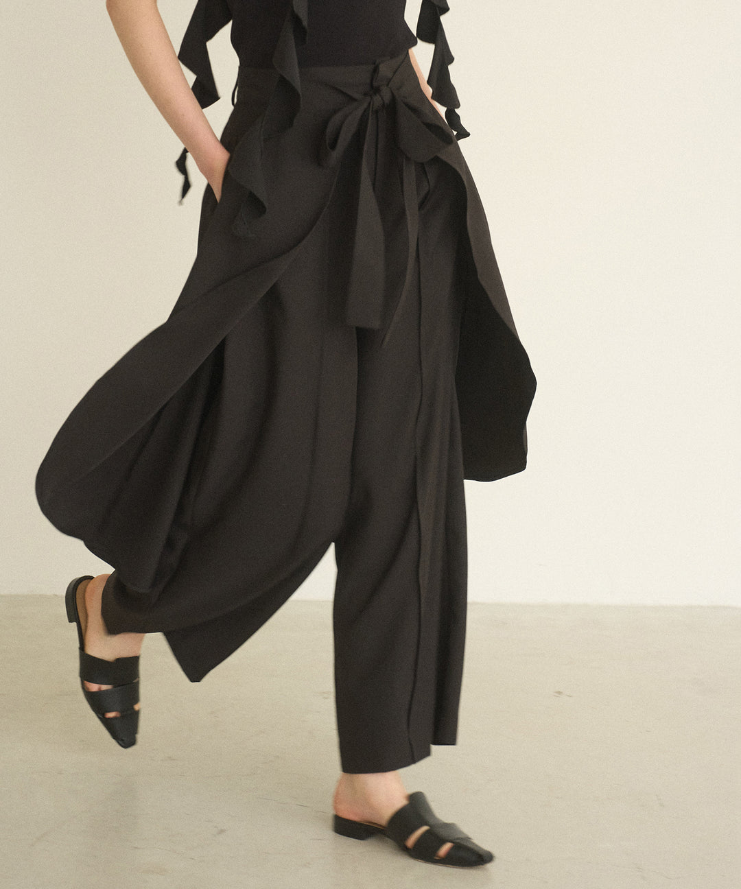 Cape Ribbon Pintuck Pants