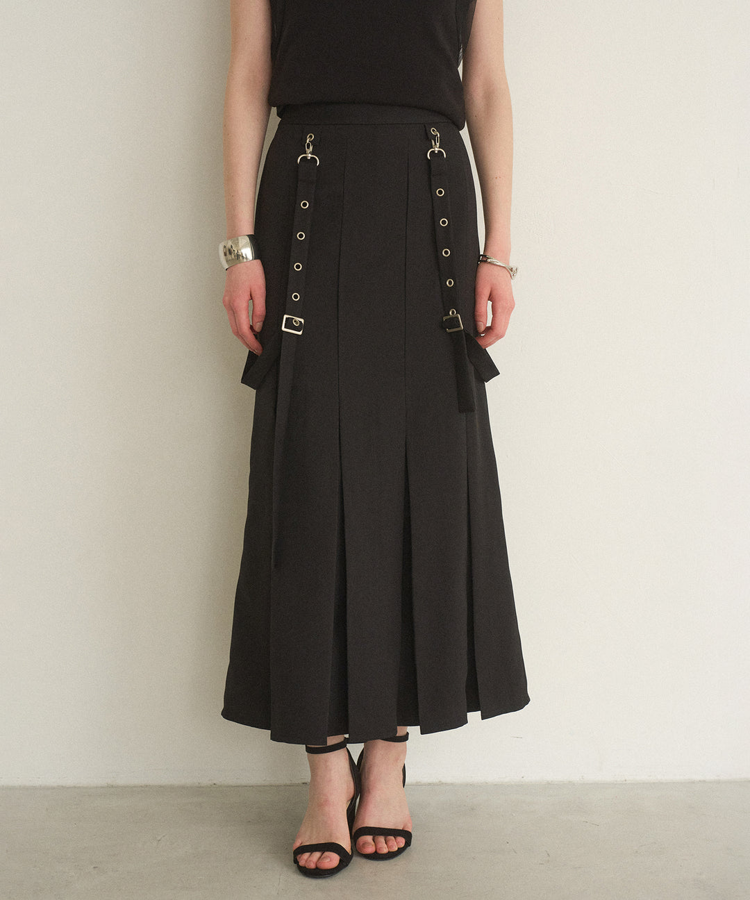 Box Tuck Suspend Skirt