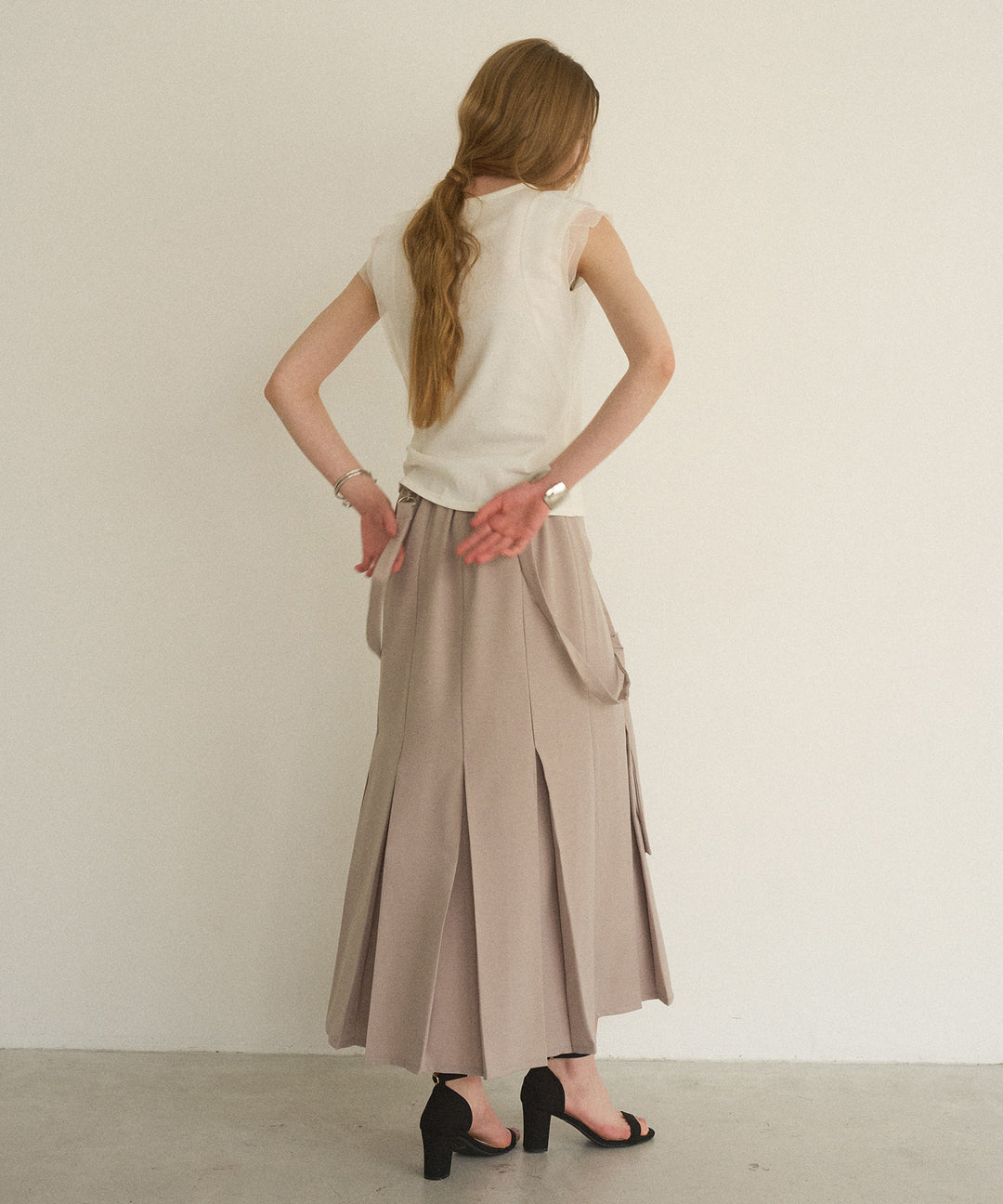 Box Tuck Suspend Skirt