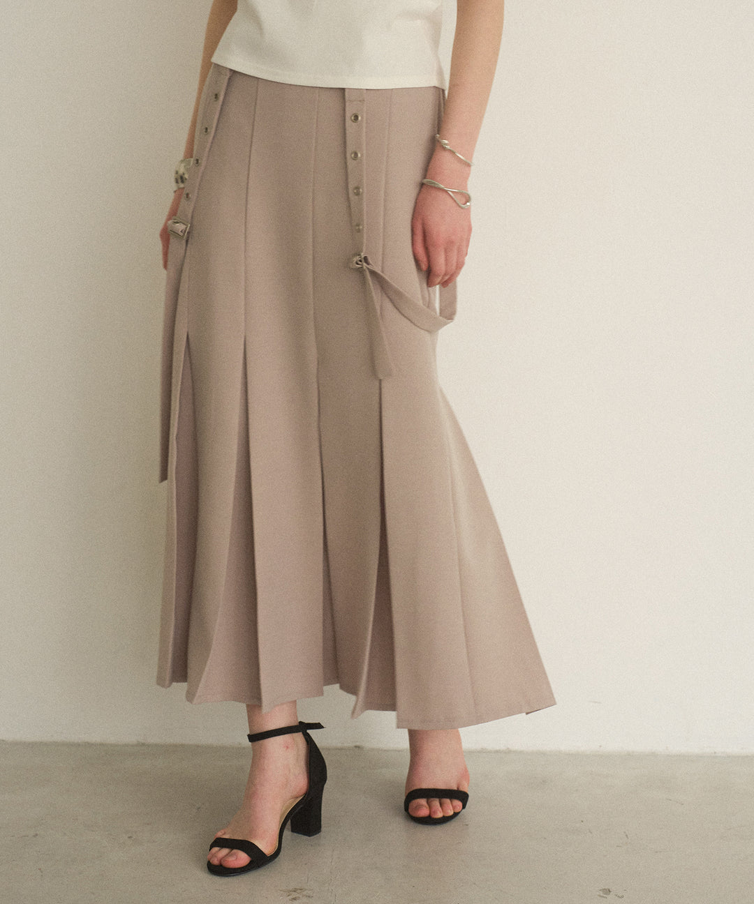 Box Tuck Suspend Skirt