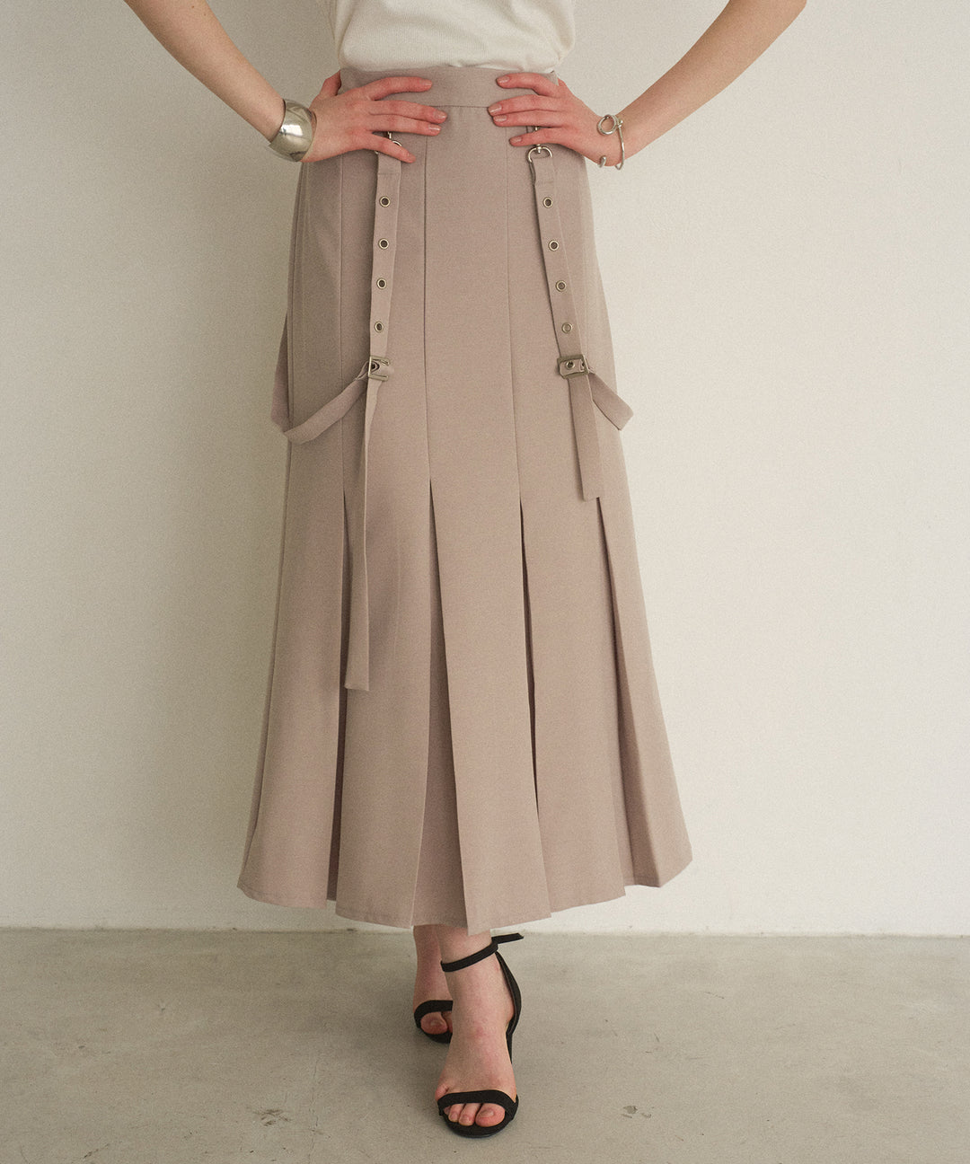 Box Tuck Suspend Skirt