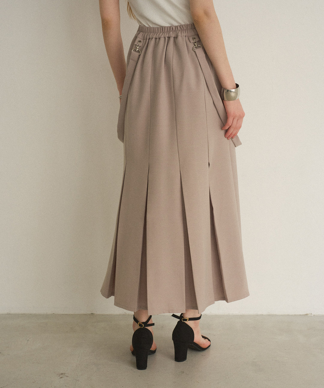 Box Tuck Suspend Skirt