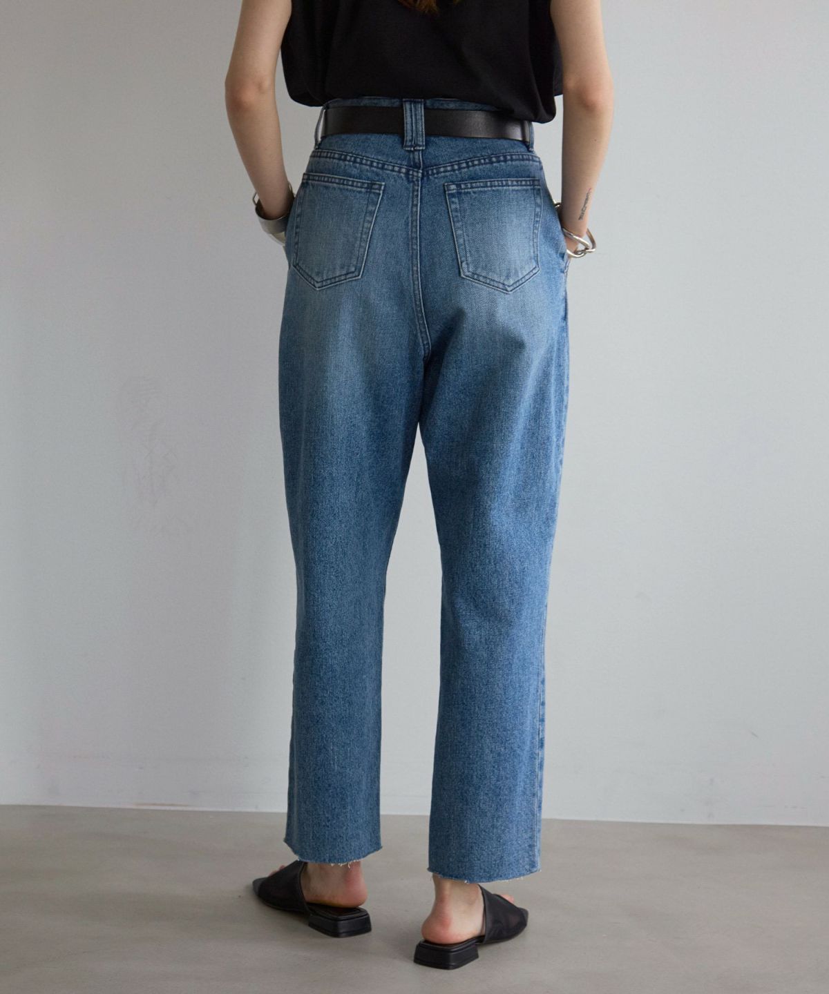 Pintuck Tapered Denim – MIELI INVARIANT