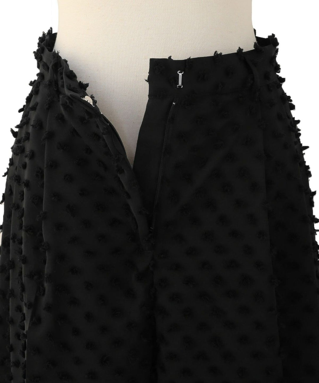 Cubic Dobby Tuck Pants