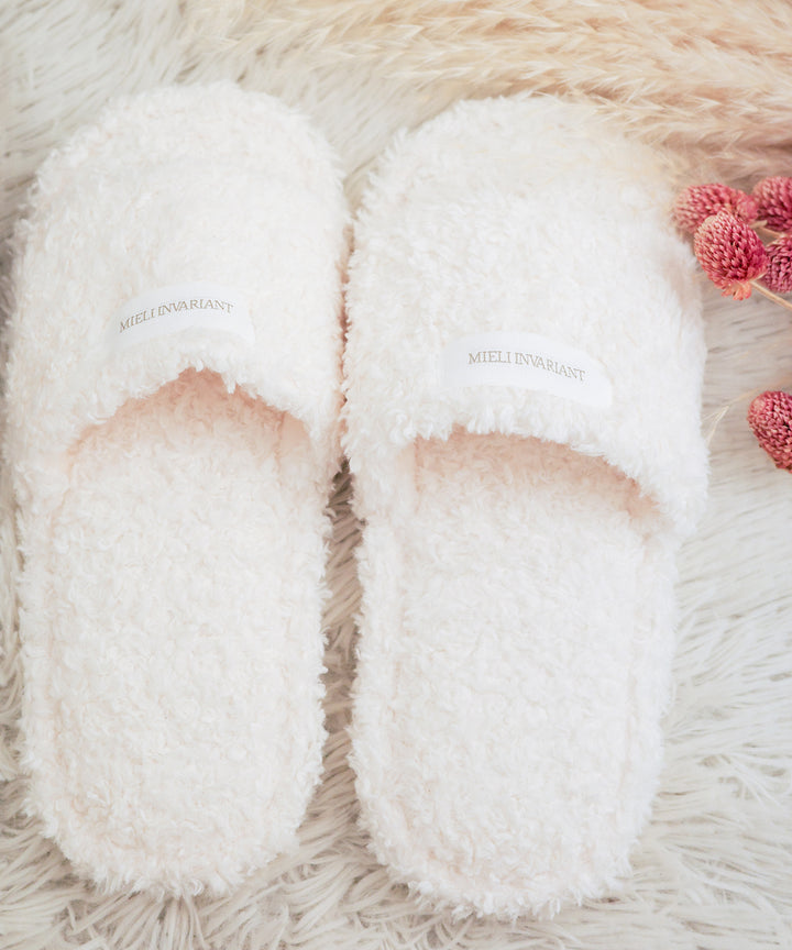【NOVELTY ¥15,000over】Fluffy Room SLIPPERS / WHITE