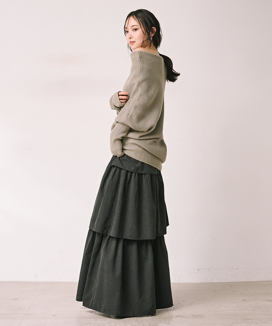 [SET]Drape Asymmetry Knit+Tiered Peach Skin Skirt