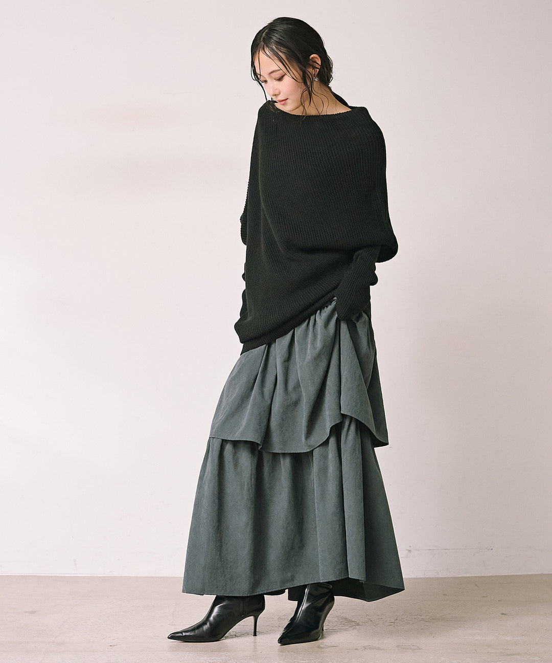 [SET]Drape Asymmetry Knit+Tiered Peach Skin Skirt