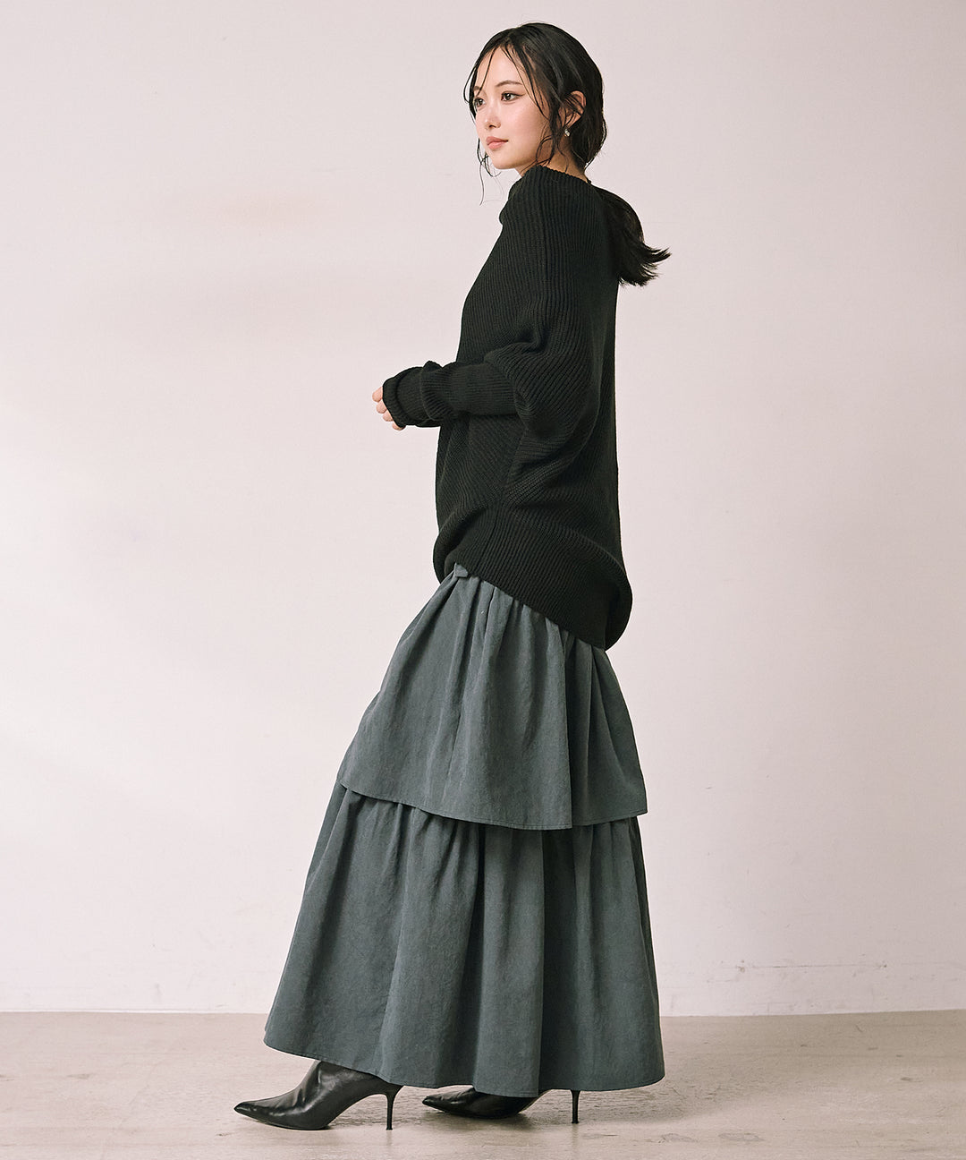 [SET]Drape Asymmetry Knit+Tiered Peach Skin Skirt