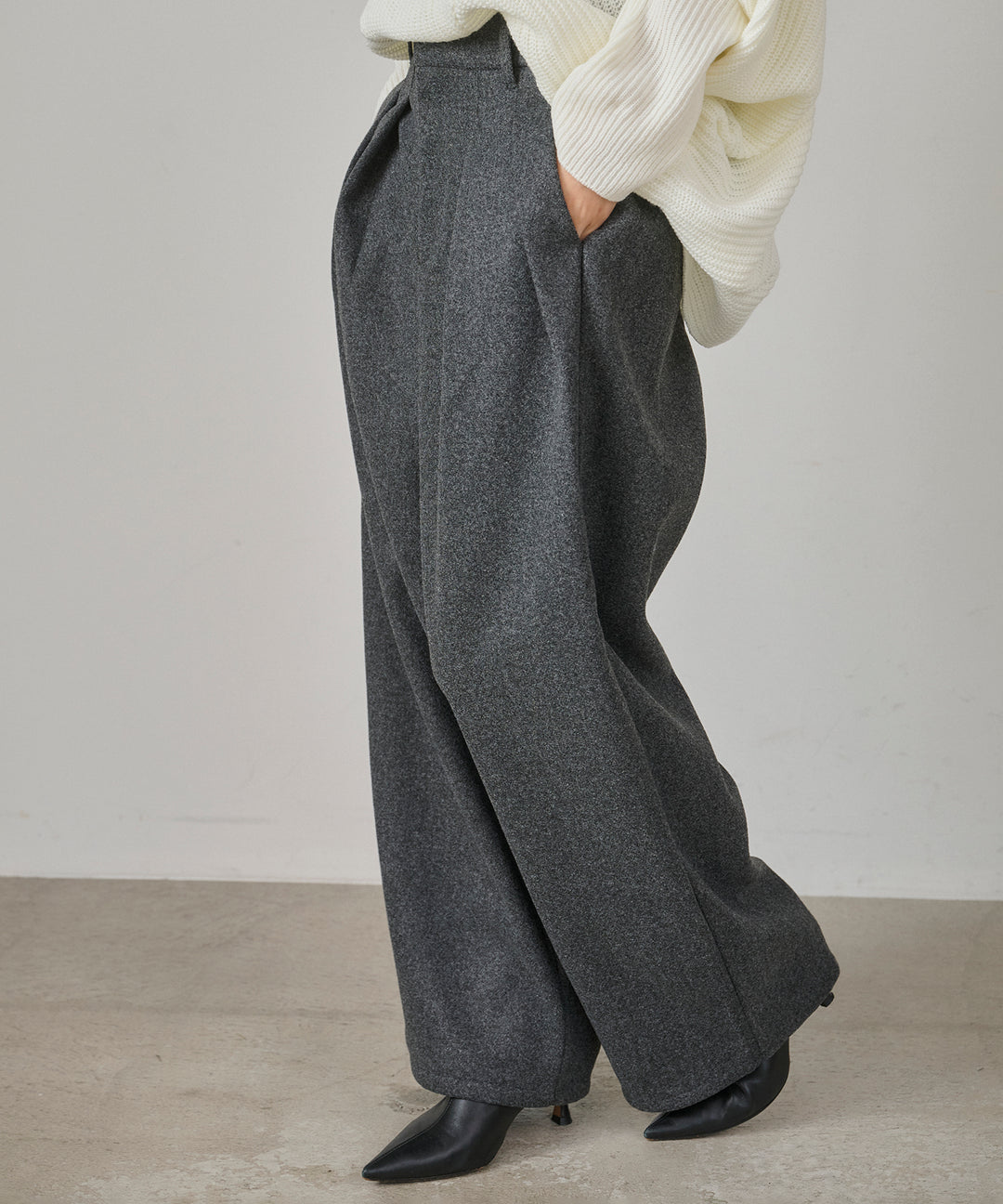 (eliuu)Wool Like Solid Tuck Slacks