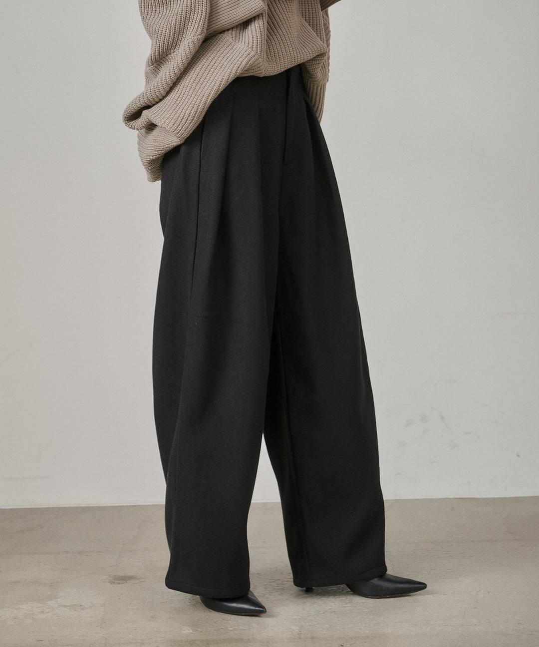 (eliuu)Wool Like Solid Tuck Slacks