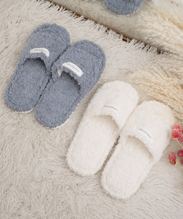 【NOVELTY ¥15,000over】Fluffy Room SLIPPERS / WHITE